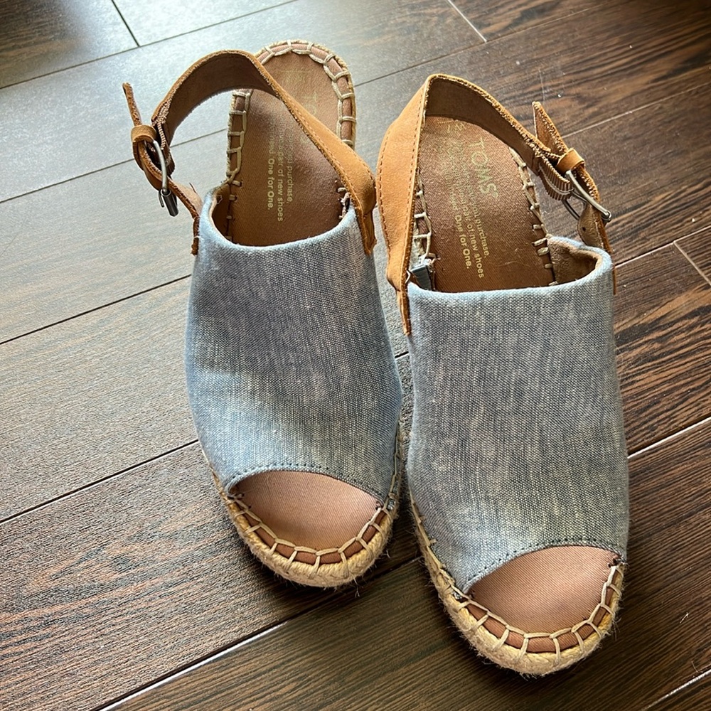 TOMS denim espadrilles. Lightly worn. Size 7.